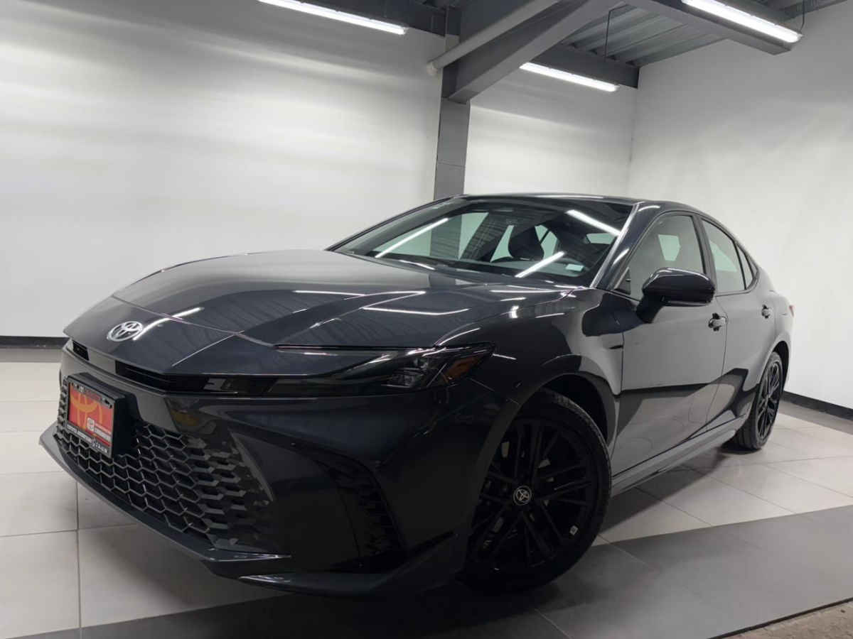 Toyota Camry 2025