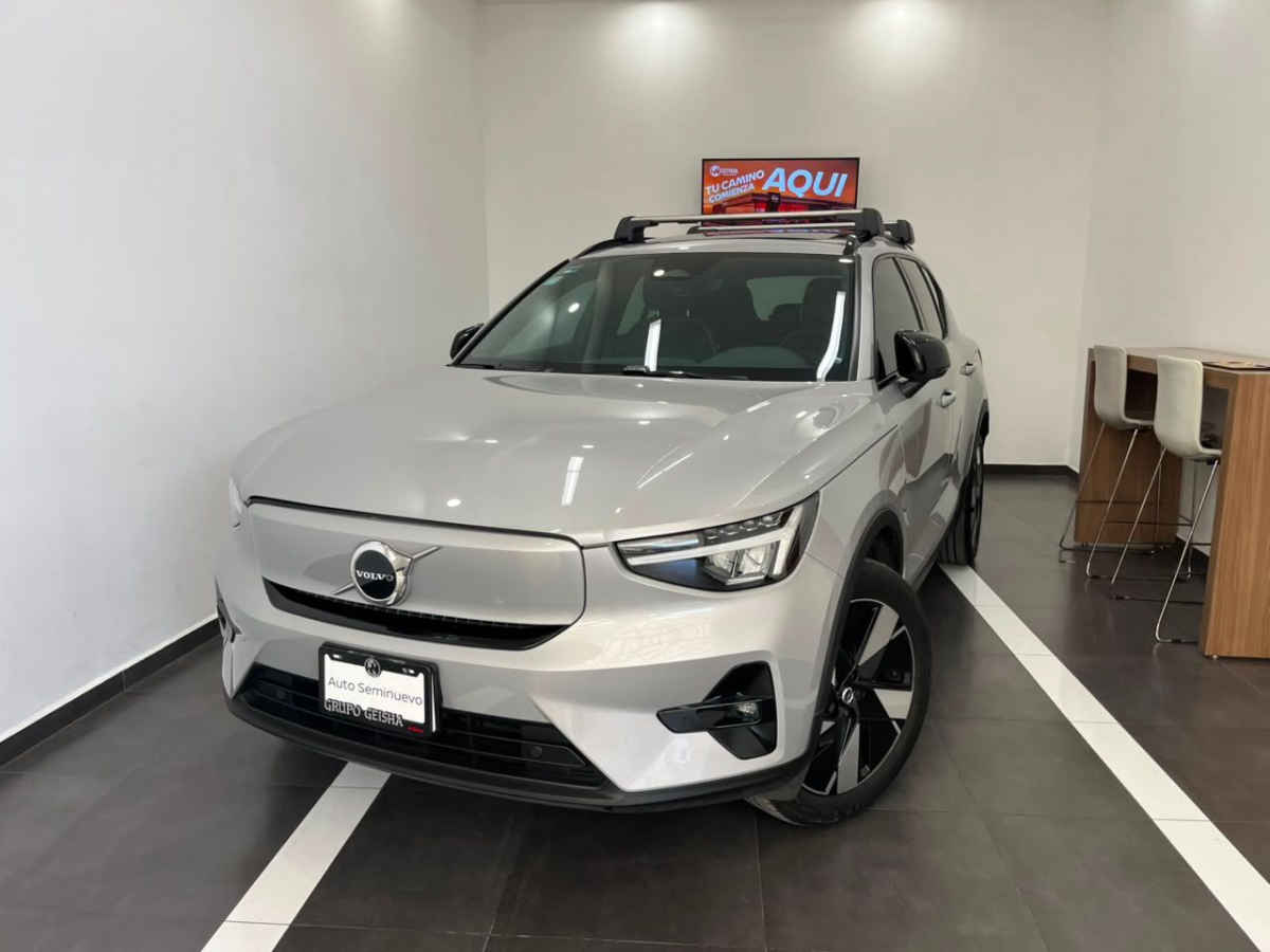 Volvo XC40 2024